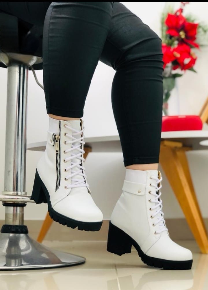 Botas altas gama importada tacón bajo altas cordones frente y ziper lateral blanco Botas altas gama importada tacón bajo altas cordones frente y ziper lateral blanco - Imagen 1