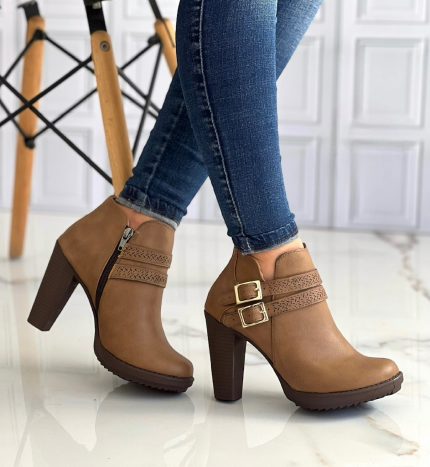 Botas altas gama importada tacón fino zipper y doble hebilla cafe claro