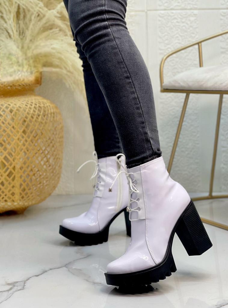 Botas altas gama importada tacón grueso cordones delgados frente superior blanco Botas altas gama importada tacón grueso cordones delgados frente superior blanco - Imagen 1