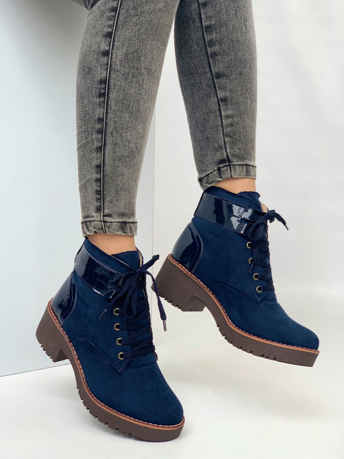 Botas piel boston gamuza con detalle brillante superior azul Botas piel boston gamuza con detalle brillante superior azul - Imagen 1