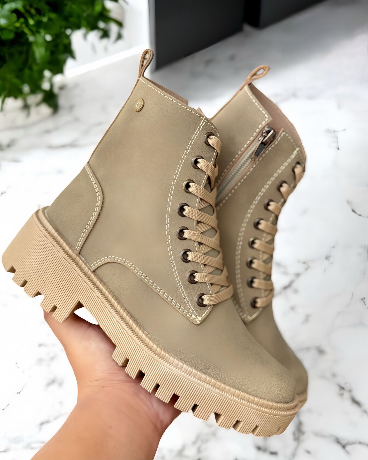 Botas piel boston gamuza cordones suela con lineas y ojillo lateral cafe 2 Botas piel boston gamuza cordones suela con lineas y ojillo lateral cafe 2 - Imagen 1