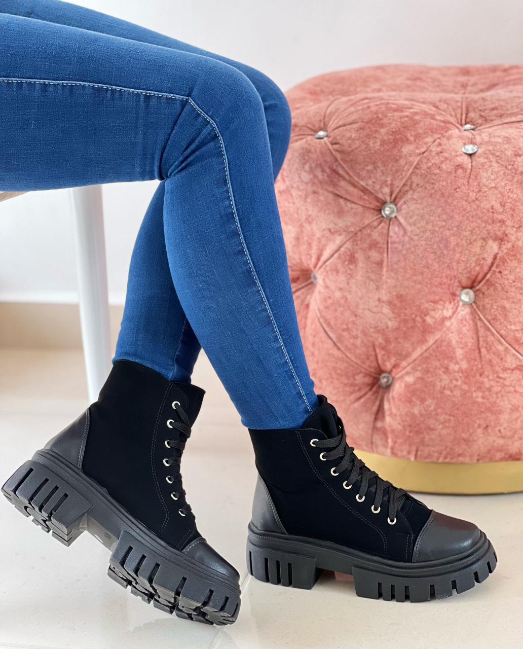 Botas piel boston gamuza plantilla dentada cordones negro Botas piel boston gamuza plantilla dentada cordones negro - Imagen 1