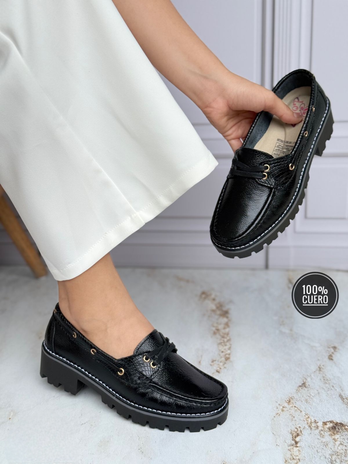 Cuero confort meter orificios decorativos al rededor negro Cuero confort meter orificios decorativos al rededor negro - Imagen 1