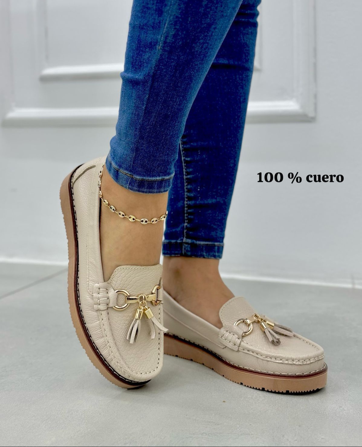 Cuero confort suela baja hebilla y borlas frente beige Cuero confort suela baja hebilla y borlas frente beige - Imagen 1