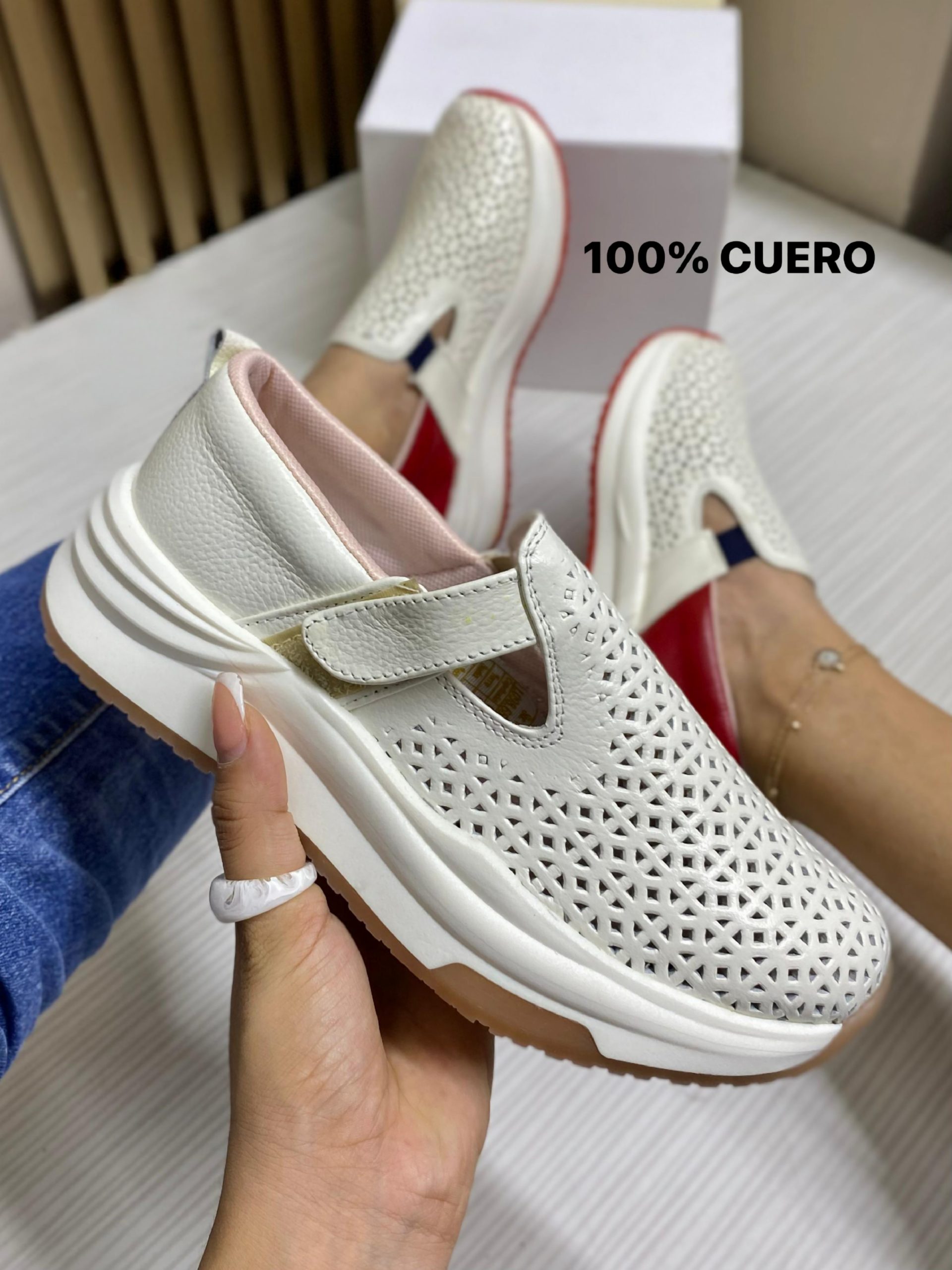 TENIS DE CORREA BLANCOS (1) TENIS DE CORREA - Imagen 1