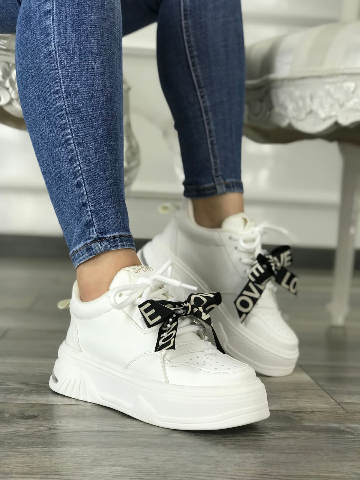 Tenis plataformas chongo frente love blanco Tenis plataformas chongo frente love - Imagen 1