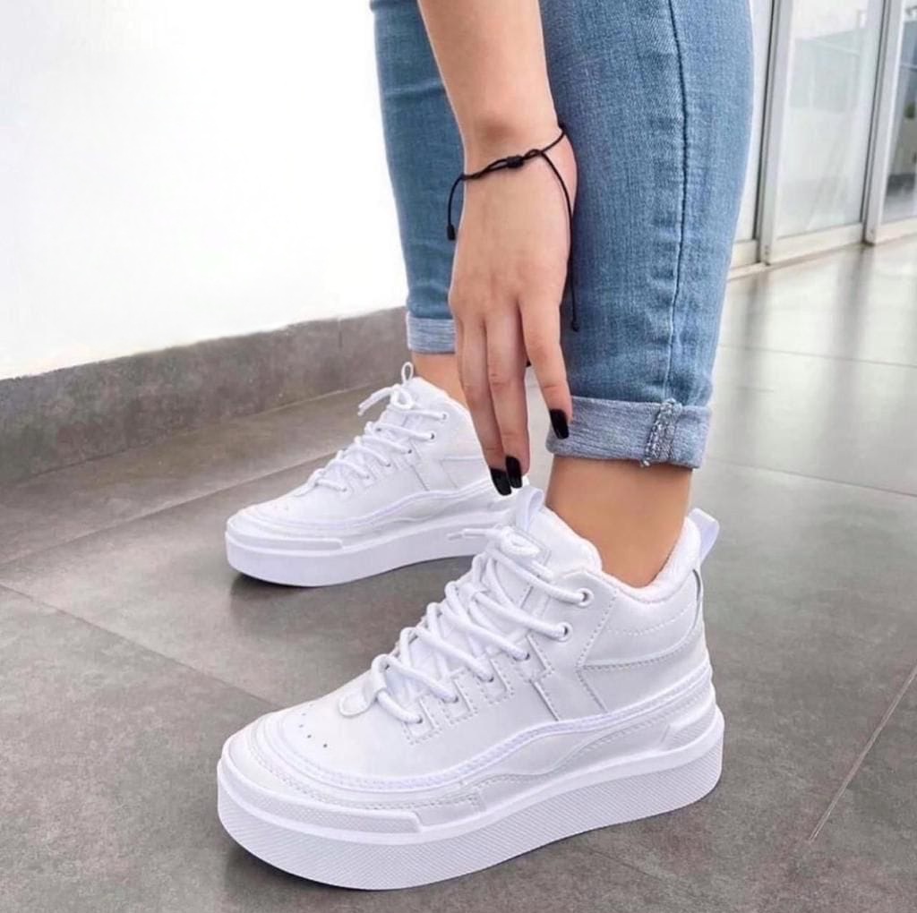 Tenis plataformas cordones altos tipo bota blanco Tenis plataformas cordones altos - Imagen 1