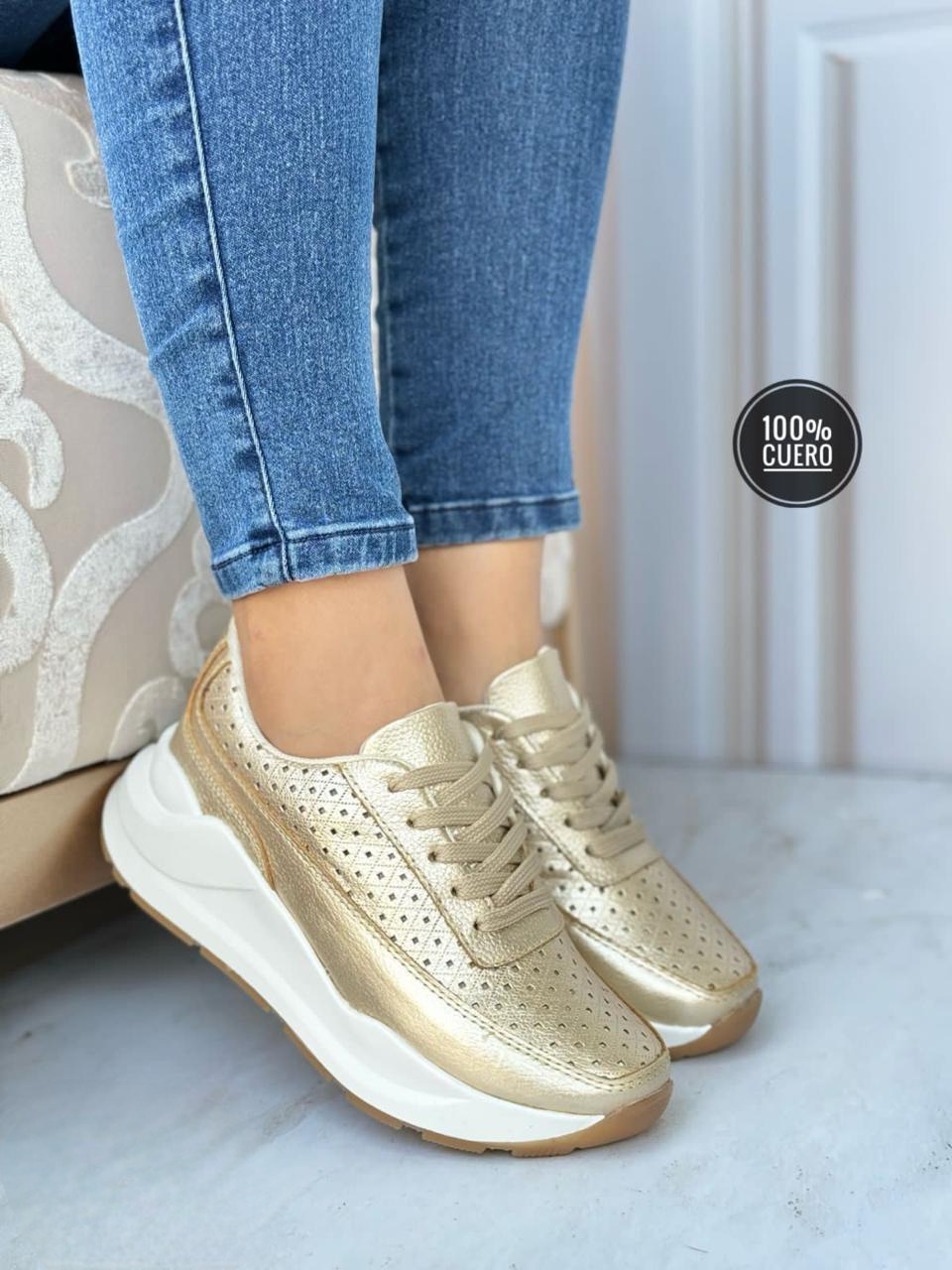 tenis grandes con hoyos dorados (1) TENIS GRANDES CON HOYOS - Imagen 1