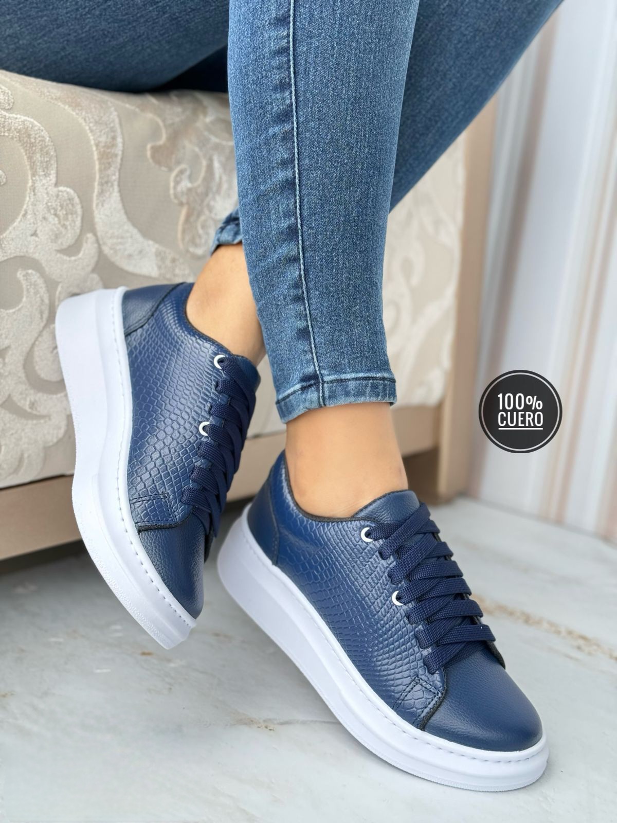 tenis textura de cocodrilo azules (1) TENIS TEXTURA DE COCODRILO - Imagen 1