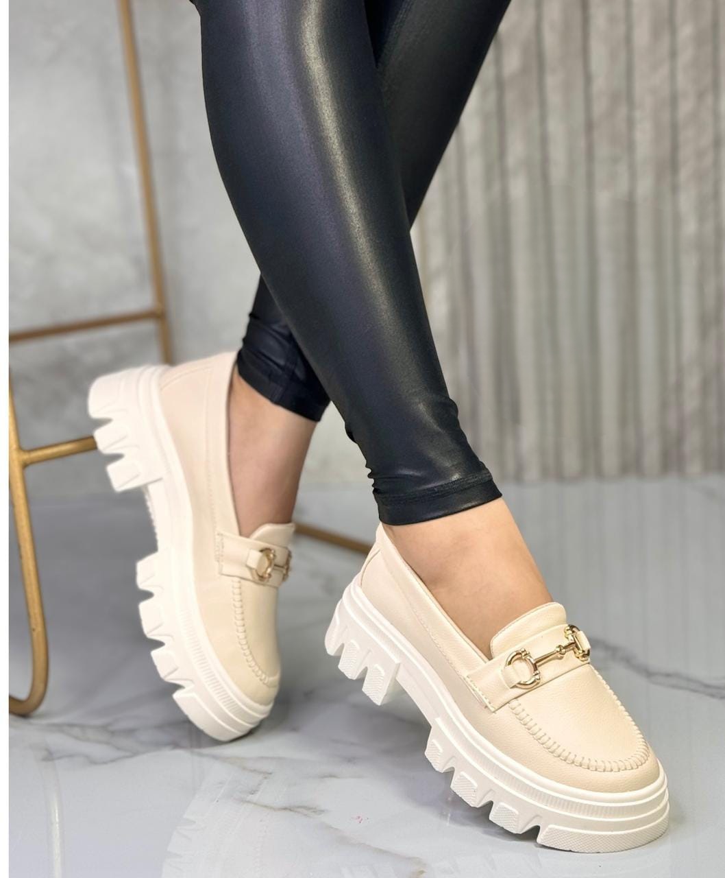 zapato con suela dividida balncos Zapato con suela dividida balncos - Imagen 1