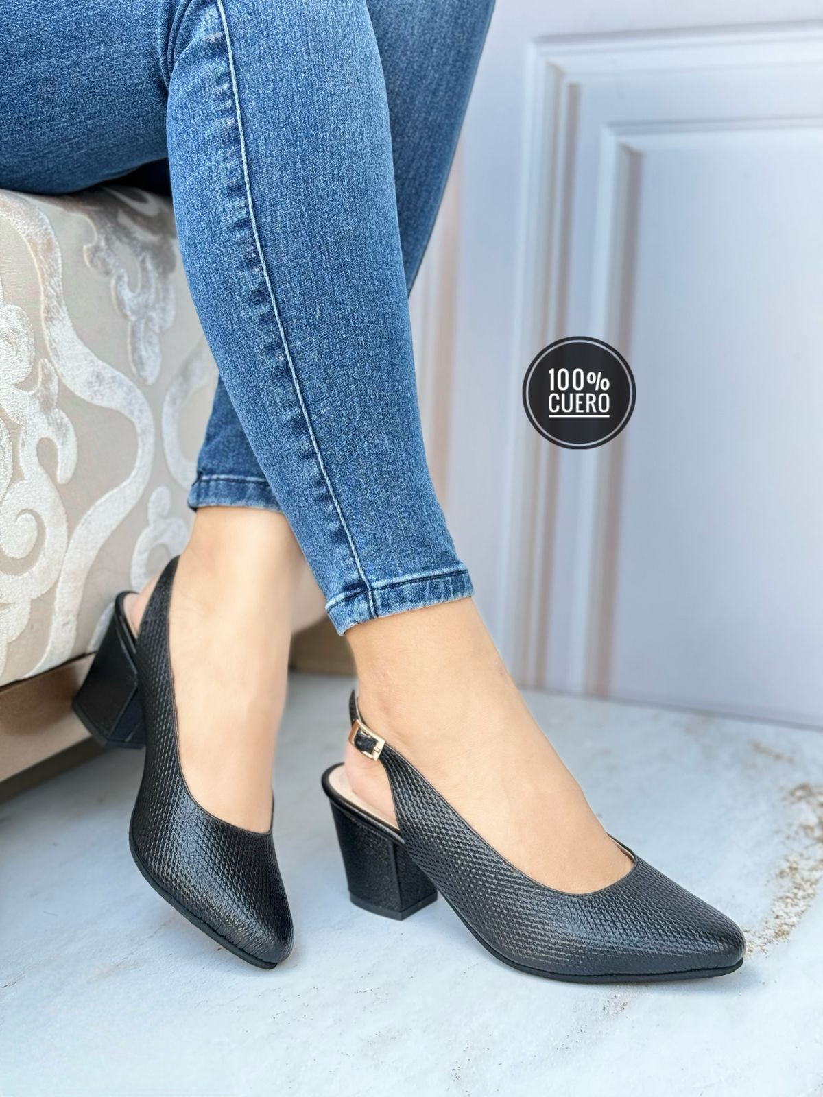 IMG-20240224-WA0141 Tacones puntiagudos con una faja y hebilla posterior con el tacón cuadrado y grueso - Imagen 1