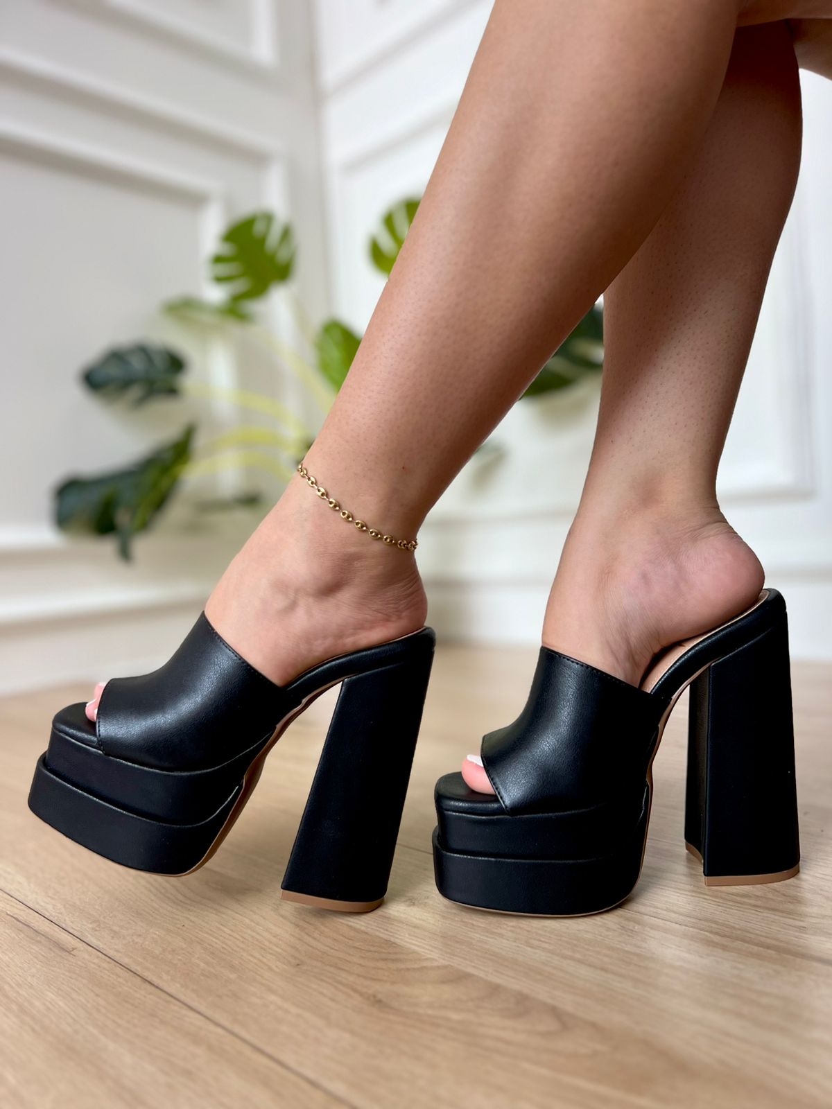 IMG-20240409-WA0250 Sandalia de tacón alto y grueso de meter - Imagen 1