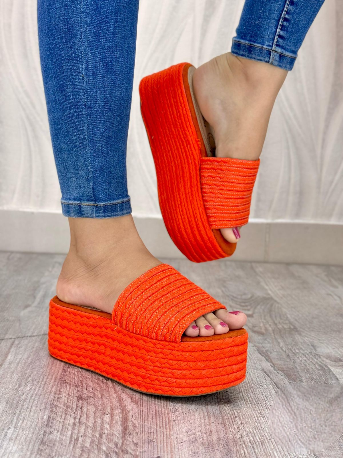 IMG-20240417-WA0164 Sandalia plataforma de tacón ancho de meter - Imagen 1