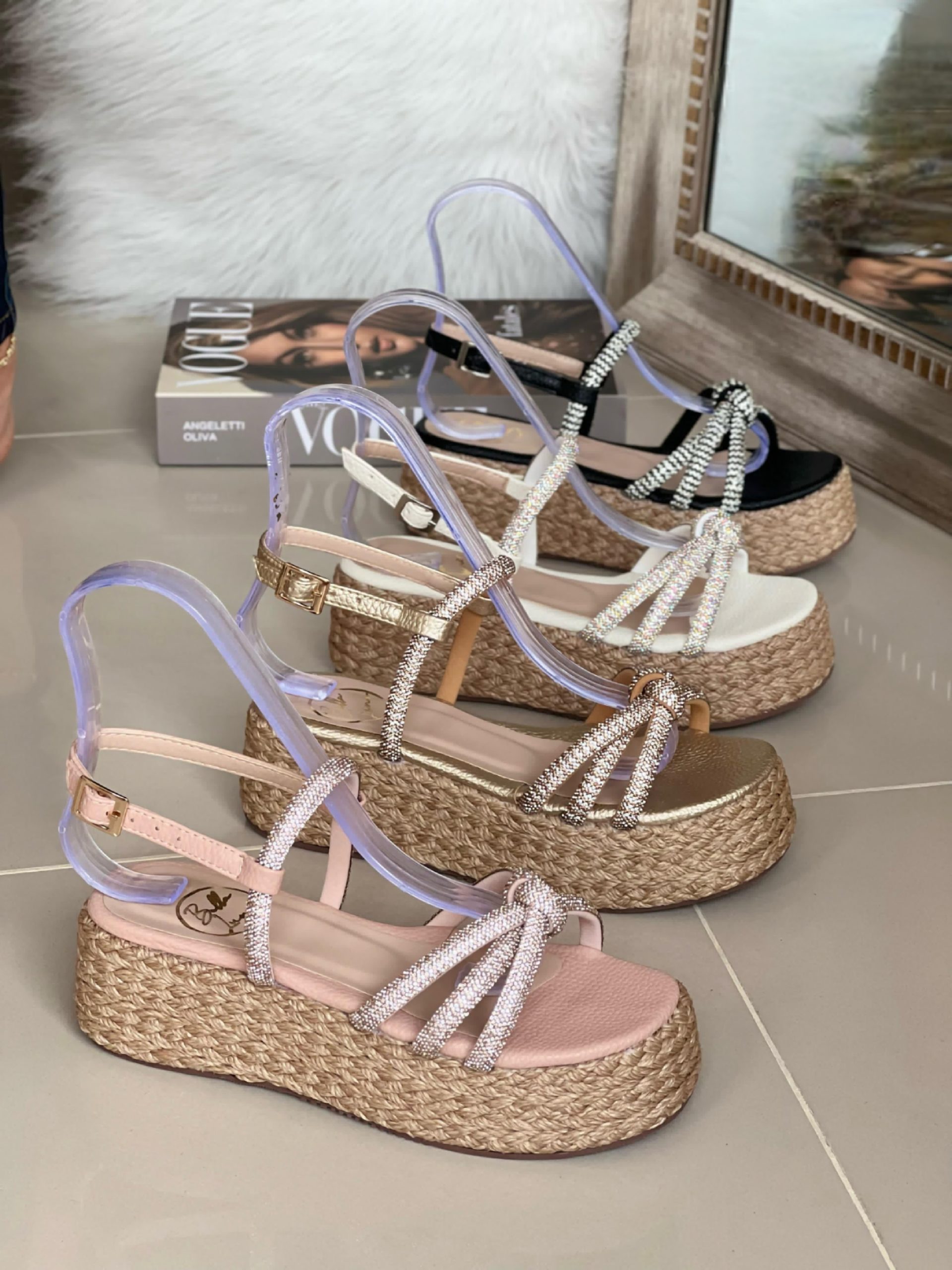 IMG-20240513-WA0160 Sandalia plataforma con tres fajitas delanteras en forma de nudo y con dos fajas superiores con hebilla - Imagen 1