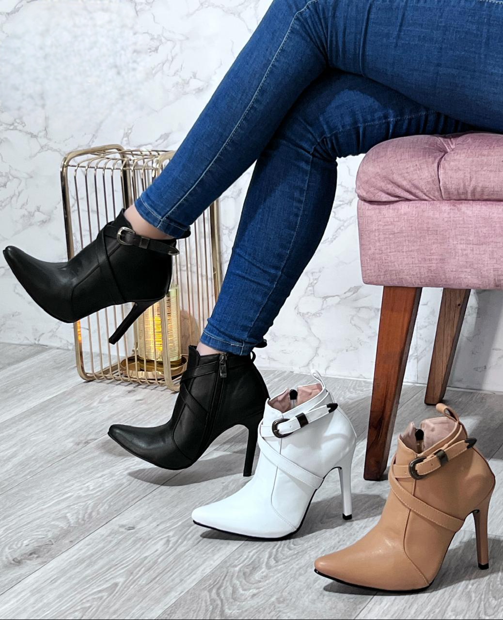 IMG-20240612-WA0243 Botines puntudos con tacón fino y fajas cruzadas con ciper - Imagen 1