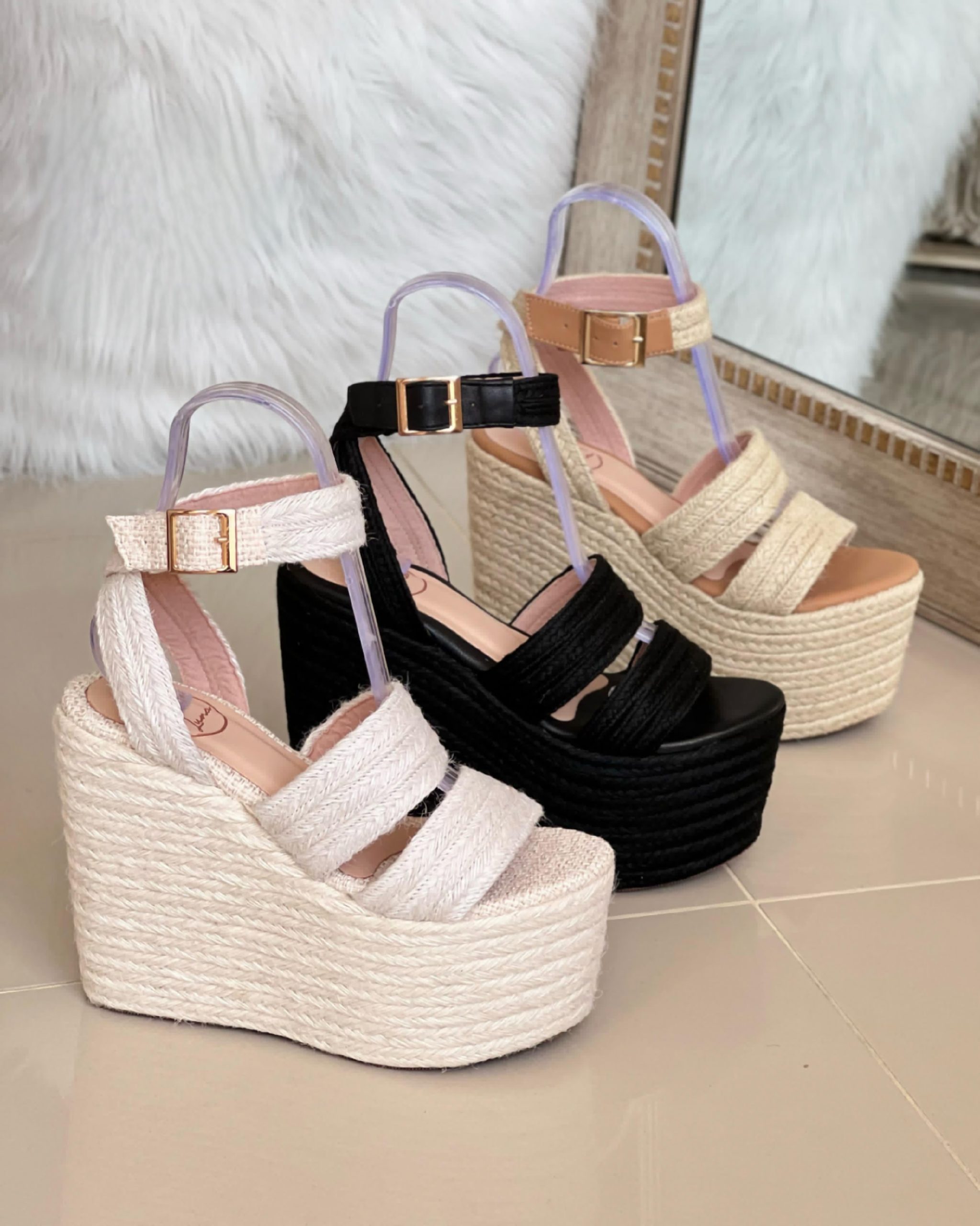 IMG-20240704-WA0281 Sandalia plataforma con doble faja delantera y con dos fajas posteriores con hebilla - Imagen 1