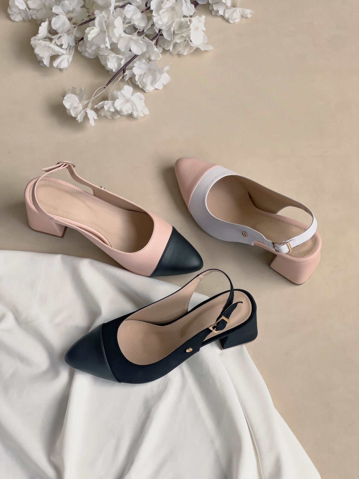 IMG-20240903-WA0035 Tacones puntiagudos con la punta bien marcada con el tacón grueso y con una faja posterior - Imagen 1