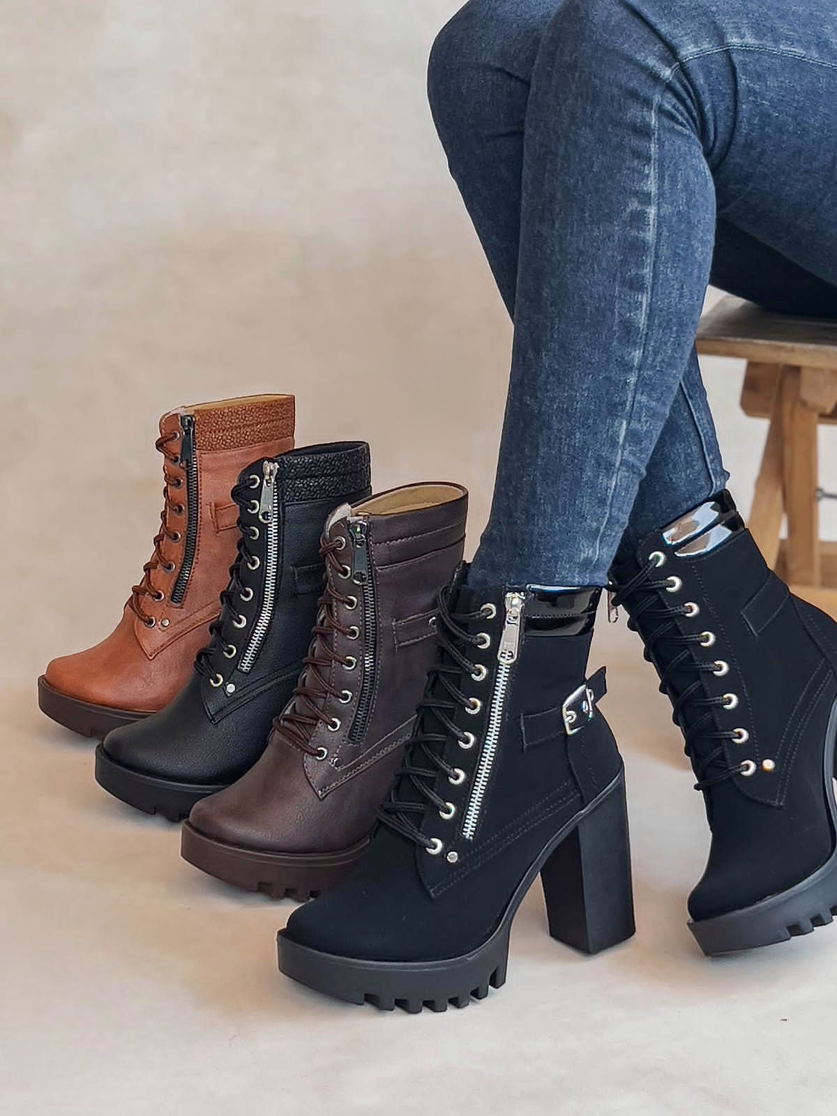 IMG-20250127-WA0012 Botas altas gama importada tacón con cierre, cordones y hebilla negro - Imagen 1