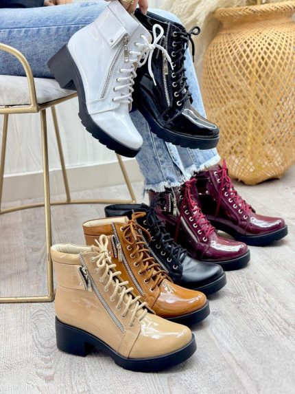 Botas patentes con cierre mini tacón y cordones