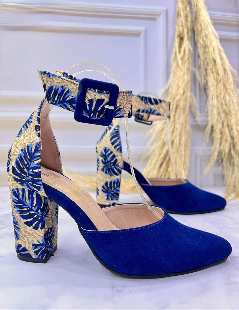 IMG-20250501-WA0110 Sandalia tacón puntiagudo con detalles florales en el tacón y en la faja posterior - Imagen 1