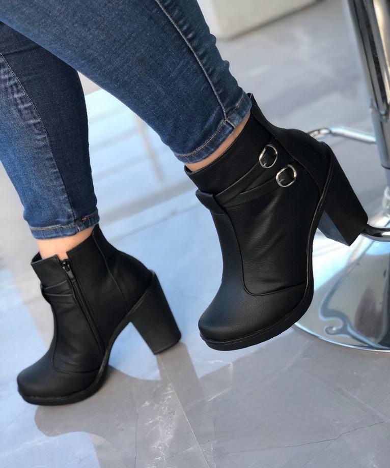 IMG-20250509-WA0083 Botines de tacón grueso con dos fajitas delanteras - Imagen 1