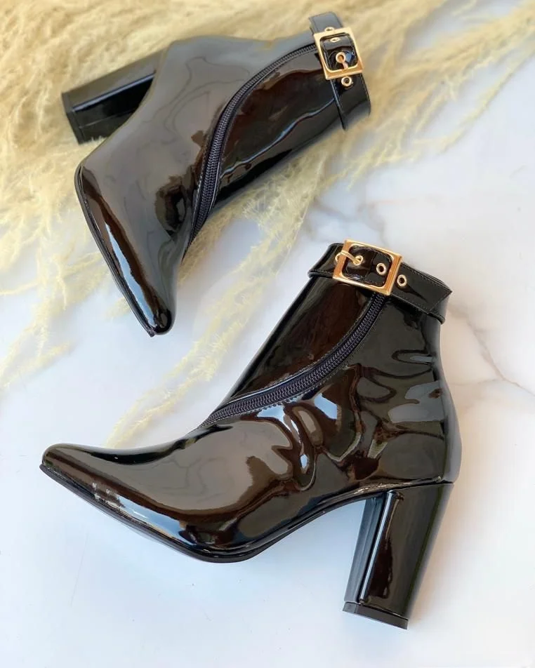 IMG_20240419_074942_334 Botines con tacón grueso cierre curvilíneo con una fajita y hebillas - Imagen 1