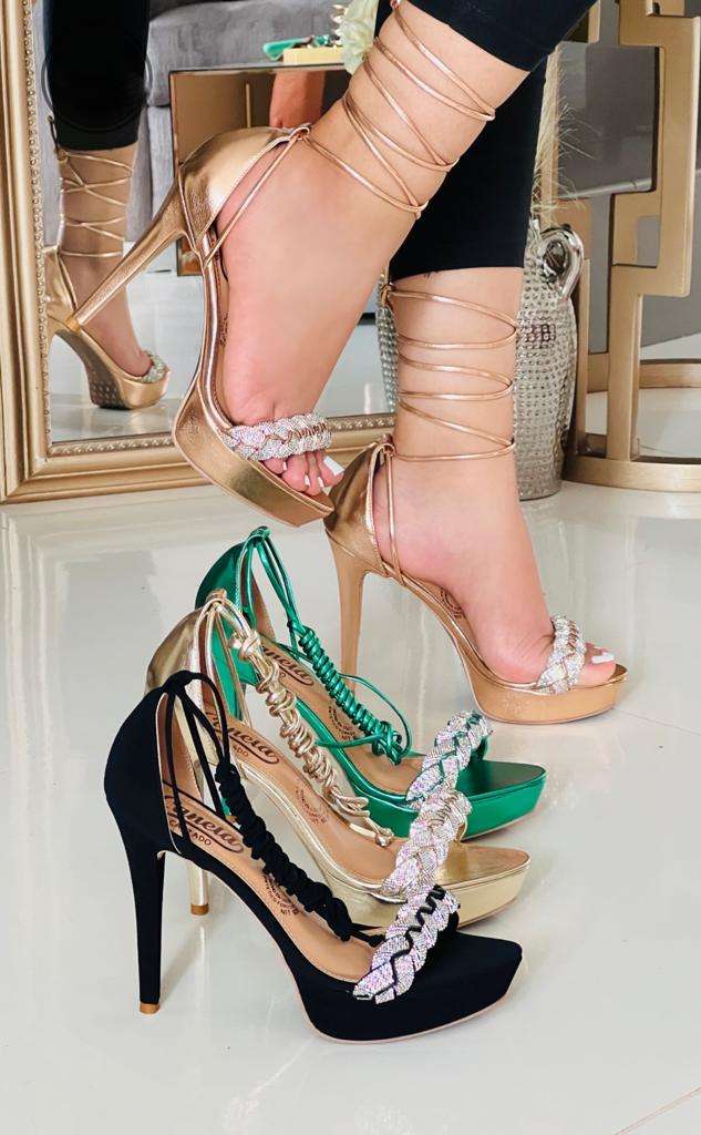 PhotoRetouch1692152669554 Sandalia alta con tacón fino y con una faja delantera con brillantes y una agujeta hasta el tobillo - Imagen 1