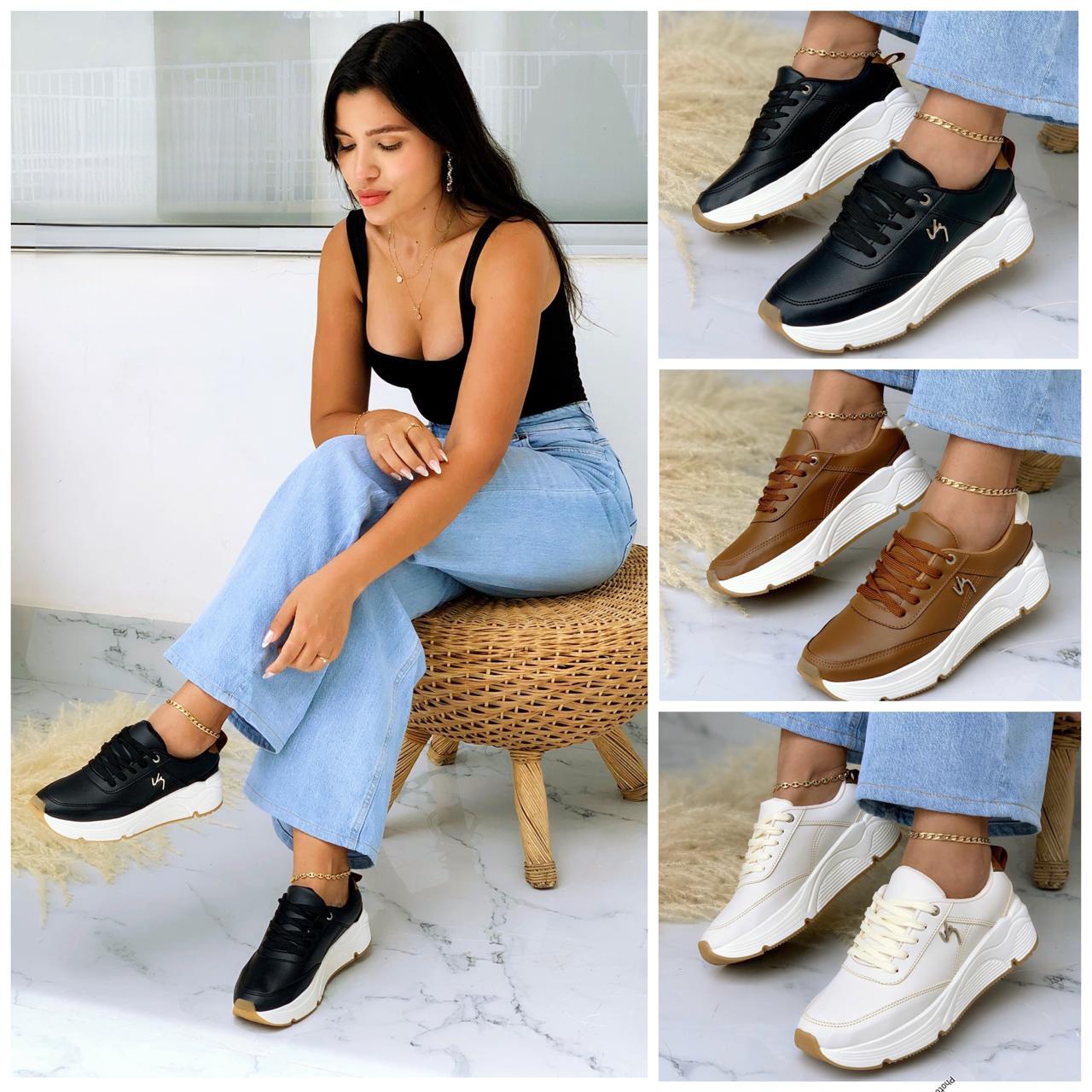 Tenis plataformas cordones suela blanca café hebilla dorada lateral portada Tenis plataformas cordones suela blanca café hebilla dorada lateral - Imagen 1