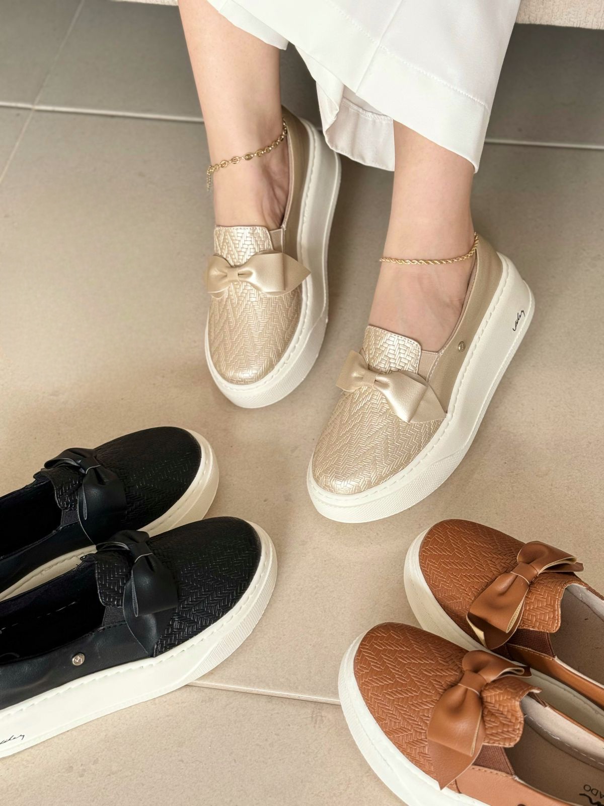 Tenis plataformas de meter chongo frente portada Tenis plataformas de meter chongo frente - Imagen 1