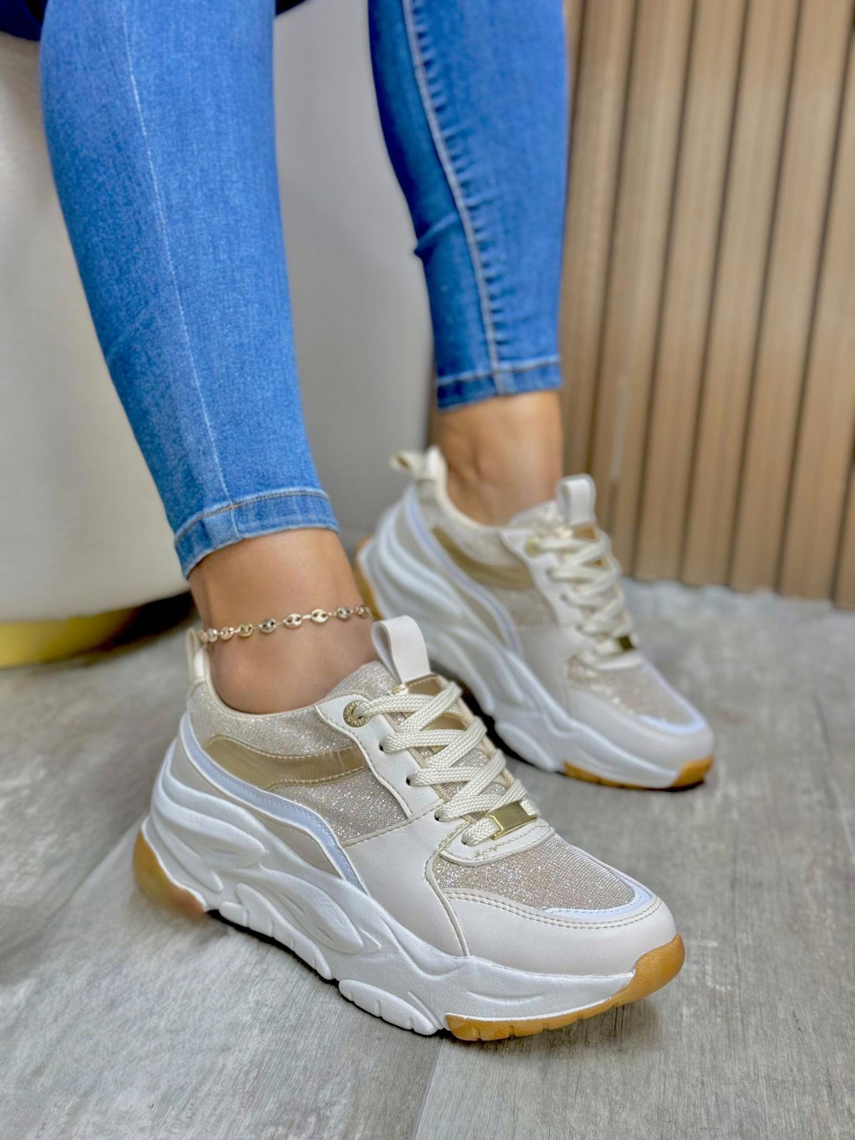 Tenis plataformas suela dentada tela combinada escarchada hebilla en cordones blanco Tenis plataformas suela dentada tela combinada escarchada - Imagen 1