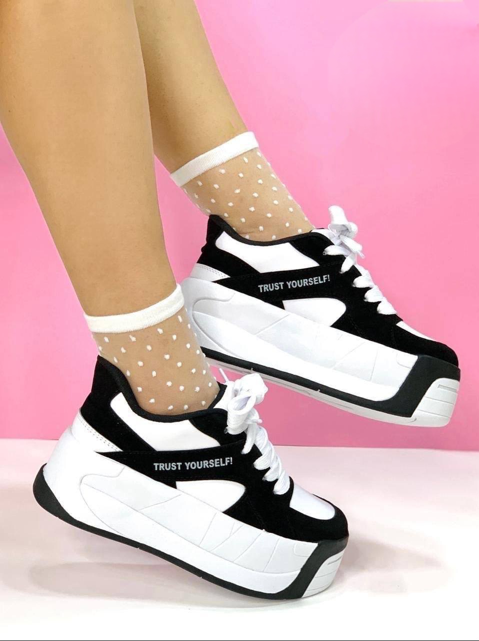 Tenis plataformas trust yourself lateral negro blanco con negro 2 Tenis plataformas trust yourself lateral - Imagen 1