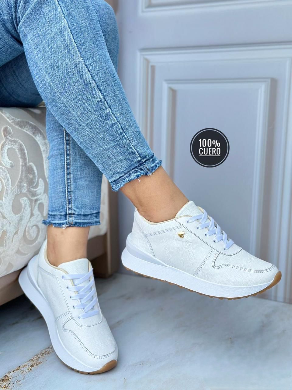 tenis altos con corazon al lado blancos (1) TENIS ALTO CON UN CORAZÓN AL LADO - Imagen 1