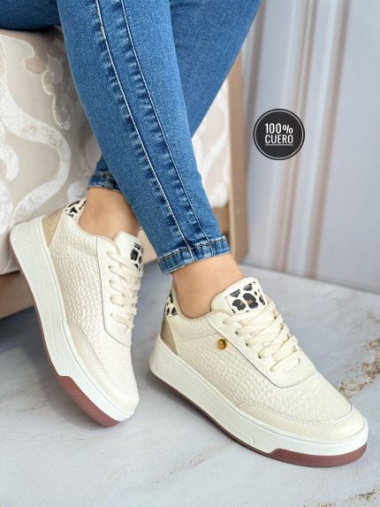 TENIS SUELA DE COLOR CON DISEÑO ATIGREADO